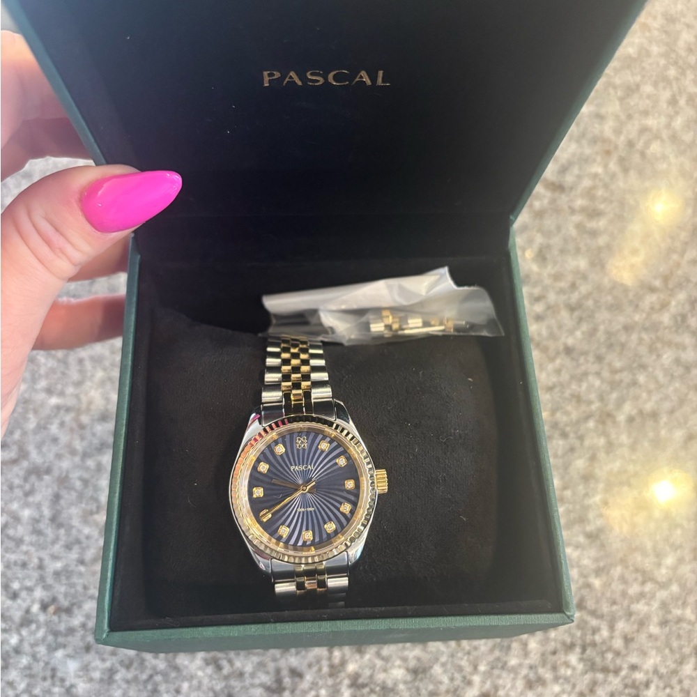 SOLDDDD Women's Gold and Silver Watch